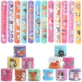 Niedliches Cartoon-Katzen-Schnapparmband-Set, farbige PVC-Handgelenkbänder Spielzeug für Kinder. - Katzen PVC Schnapparmband Set / 12er Set