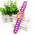 Kinder Silikon Schnapparmband mit süßen Cartoon Dinosaurier Prints und 3D Drachen Spielzeug. - Lila (Dinosaurier Großer Druck)