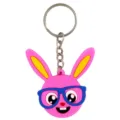 Rosa Cartoon Kaninchen Schlüsselanhänger mit blauer Brille, süßer Anhänger für Taschen und Autos. - Kaninchen