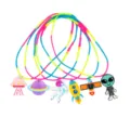 Kinder Weltraum buntes PVC weiche Gummi Halskette Set mit Cartoon Anhaengern Variante. - Zufällige Mix-Halsketten
