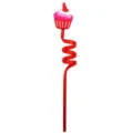 Primo piano del grazioso topper a cupcake sulla paglia riccia rossa in dettaglio. - Stile di San Valentino 04