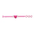 Bracciale regolabile in silicone rosa cuore carino ala primo piano dettaglio design. - Stile Cuore Alato Rosa