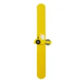 Braccialetto a scatto in silicone giallo con dettaglio di rullo compressore per bambini. - Stile Rullo Compressore Giallo (Stile 1)