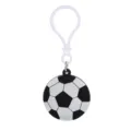 Detailaufnahme des Fußball PVC Weichgummi Schlüsselanhänger Spielzeugs, schwarz-weiß. - Fußball Glühbirnen-Verschluss Schlüsselanhänger