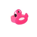 Vista dettagliata dell'anello giocattolo in silicone fenicottero rosa, design carino. - Anello da Nuoto Fenicottero