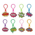 Lot de 8 porte-clés colorés en PVC style pop art bande dessinée pour enfants et voitures. - Porte-clés Slogan Boucle en Plastique Mélange Aléatoire