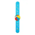 Gros plan détail du bracelet slap en silicone mignon avec étoiles colorées pour enfants. - Bracelet Slap Étoile de Volleyball de Plage