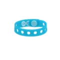 Bracelet en silicone bleu clair perforé, bracelet souple DIY avec bouton-pression. - Bleu Lumineux