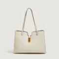 Elegante bolso tote de cuero blanco marfil con herrajes dorados y cómodas correas dobles de hombro. - Blanco Roto