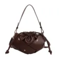 Bolso de hombro marrón de cuero PU con correa tejida y diseño elegante de nube. - Café