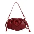 Bolso de hombro de cuero rojo con diseño de nube fruncida y elegantes correas cruzadas. - Rojo