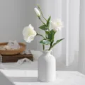 Λευκό τεχνητό μπουκέτο λουλουδιών eustoma σε κεραμικό βάζο διακόσμηση σπιτιού - Λευκό