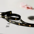 Nastro nero con cuore dorato per confezioni regalo, decorazione di dolci e fiocchi DIY. - Nero / 1cm*22m