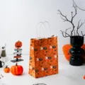 Halloween paper gift bag with cute ghost pumpkin patterns for holiday party treat packaging. - 160x230x80mm / Orange