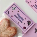 Cartolina di intestazione per confezione in stile cartoon rosa per dolci e decorazioni. - Grazie e Amore / Foglio Singolo 8x8cm