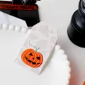 Primo piano di etichetta di carta Halloween con zucca, ideale per confezioni regalo e fai da te. - modello 2 / 50 Pezzi