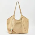 Vista dettagliata della borsa tote vintage in camoscio sintetico con design morbido e casual. - Kaki
