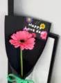 Tarjeta de felicitación floral con papel de regalo negro y diseño gerbera rosa para regalos. - Happy Love Day 7*8.7cm (Paquete de 30)
