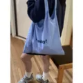Borsa a tracolla in tela a righe azzurre con stampa di lettere per donna stile casual - Blu