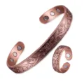 Zuiver koperen magnetische armband en ring set met vintage bloemenwijnstok gravering. - Vintage Pruimenbloesem Set Armband en Ring