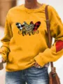 Gedetailleerd overzicht van het schattige hartprint fleece sweatshirt met mouwdetail. - S / Tops / Geel