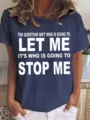 Λεπτομερής όψη σκούρου μπλε κοντομάνικου t-shirt με μοντένια λευκή εκτύπωση κειμένου για στιλ. - S / Tops / Ναυτικό Μπλε