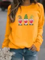Vista de primer plano detallada de la sudadera pulóver casual naranja con lindos enanos. - S / Tops / Amarillo