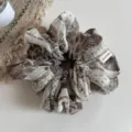 Vintage retro paisley print scrunchie elafro anapneo elastiko mallion gia gynaikon - Λευκό