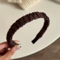 Cerchietto in tessuto a quadri marrone, fascia arricciata, elegante accessorio per capelli. - Scozzese Amaranto