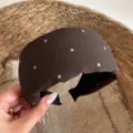 Bruine brede haarband met stippen voor dames, stijlvolle stoffen haaraccessoire, modieuze haarreep - Haarband van 6,5 cm / Stippen Bruin