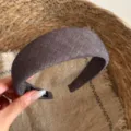 Bruine brede stoffen haarband voor dames, minimalistisch haaraccessoire voor dagelijks. - 4cm Linnen Brede Haarband / Lichte Kleur