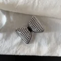 Pince à cheveux nœud à carreaux noir et blanc style coréen mignon accessoire coiffure chic - Pince Nœud Papillon en Cuir Verni Blanc