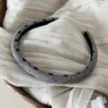 Cerchietto in tessuto grigio scuro con pois chic, elegante accessorio per capelli. - Cerchietto stretto a pois / Grigio