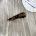 Pinza de pelo con estampado de leopardo vintage coreano, pasador elegante detalle vista - Clip BB Triangular Fino de Satén Leopardo