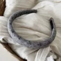 Cerchietto in tessuto grigio scuro con stampa elegante, accessorio per capelli vintage. - Cerchietto Medio Floreale / Grigio