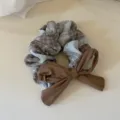 Λεπτομερής όψη για κοκαλάκι μαλλιών καρό κορεατικού στιλ με διακοσμητικό φιόγκο. - Μπλε Καφέ Καρό - Scrunchie Φιόγκος