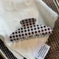 Pinza para el pelo a cuadros blanco y negro de acetato para mujeres accesorios de peinado diarios elegantes - Pinza en Abanico Negro Blanco Cuadros