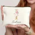 Bolsa de maquillaje personalizada con letra floral y cremallera para uso diario. - Estilo I