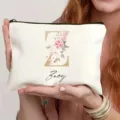 Bolsa de maquillaje blanca personalizada con letra Z dorada y flores rosas para mujeres. - Estilo Z