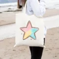 Vista dettagliata della borsa shopper in tela con stampa di stelle, grande capacità per viaggi d'affari. - Grande (35x40cm) / Bianco
