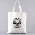 Detailansicht einer weißen Baumwolltasche mit coolem Totenkopf DJ Kopfhörer Motivdruck. - True DJ Kopfhörer Stil (13) / 35*40cm