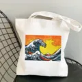 Sac cabas fourre-tout en toile blanche avec impression de vague japonaise style vintage. - Style Vague Coucher de Soleil Coloré (3)
