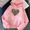 Sweat à capuche rose avec motif de cœur en léopard tendance, vêtement décontracté et confortable. - S / Hauts / Rose