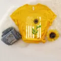 Casual κίτρινο γυναικείο κοντομάνικο t-shirt με vintage τύπωμα ηλίανθος και σημαία ΗΠΑ. - S / Tops / Κίτρινο