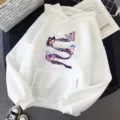 Sweat-shirt à capuche blanc avec motif graphique de papillon et lettres anglaises inspirantes. - S / Hauts / Blanc