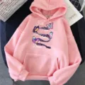 Sweat à capuche rose pour femme et homme avec imprimé papillon et texte motivant chic. - S / Hauts / Rose