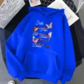 Sweat à capuche bleu roi graphique pour homme et femme avec imprimé papillon et texte. - Bleu