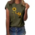 Casual legergroen t-shirt met korte mouwen en een schattige olifant en zonnebloem grafische print. - Legergroen