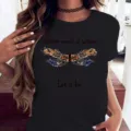 T-shirt femme noir à manches courtes avec imprimé graphique artistique de libellule. - S / Hauts / Noir