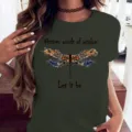 T-shirt à manches courtes vert foncé décontracté avec graphique de libellule unique et texte. - Vert Militaire